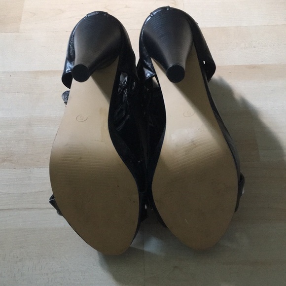 Yoki black vegan leather platform sandals w/studs - Picture 5 of 8